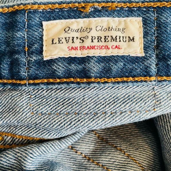 Levi's Women's Blue Distressed Jeans - Picture 16 of 16